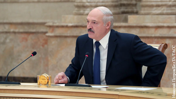 Лукашенко потребовал защитить конституционный строй Белоруссии