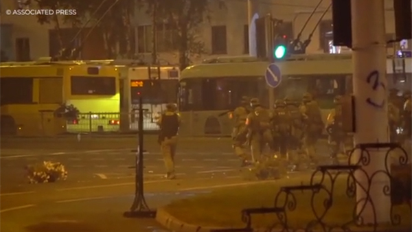 Опубликовано видео с возможным моментом гибели демонстранта в Минске
