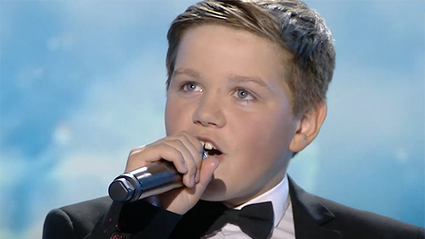Украинская власть мстит 12-летнему мальчику за советскую песню