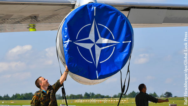 Лавров назвал борьбу с Россией смыслом существования НАТО