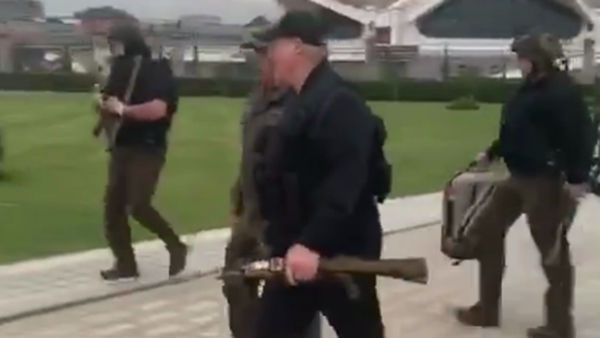 Появилось видео с выходящим из вертолета с автоматом в руках Лукашенко