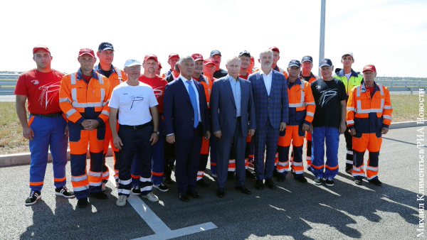 Путину подарили кусок асфальта трассы «Таврида»