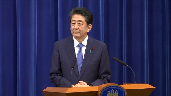 Объявивший об отставке Абэ высказался о мирном договоре с Россией