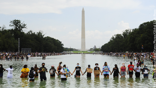 Тысячи протестующих собрались в Вашингтоне на марш против расизма