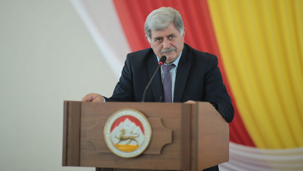 Президент Южной Осетии отправил в отставку премьера и правительство