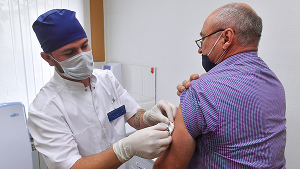 Пожилые россияне примут участие в испытаниях вакцины от коронавируса