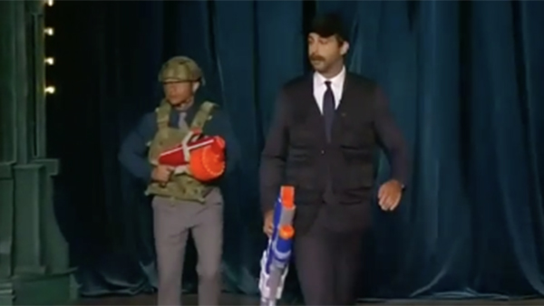Ургант с игрушечным оружием высмеял Лукашенко