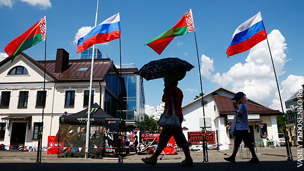 Политолог объяснил нежелание россиян объединяться с Белоруссией 