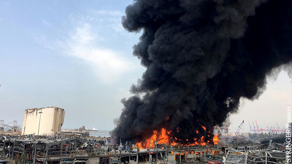 В порту Бейрута произошел сильный пожар
