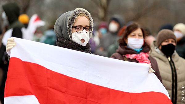 На несанкционированной акции в Красноярске заметили флаг белорусской оппозиции