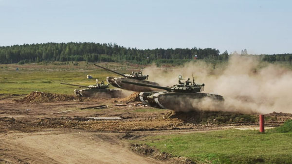 «Полет» трех танков Т-72Б3М показали на Дне танкиста в Екатеринбурге