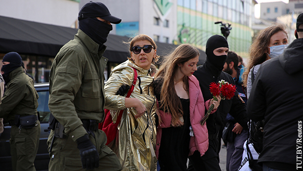 В Минске начались задержания участниц «блестящего марша»