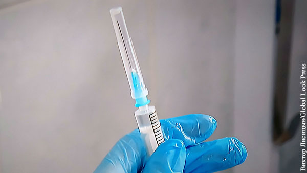 Добровольцев в Британии собрались намеренно заражать коронавирусом для испытаний вакцины