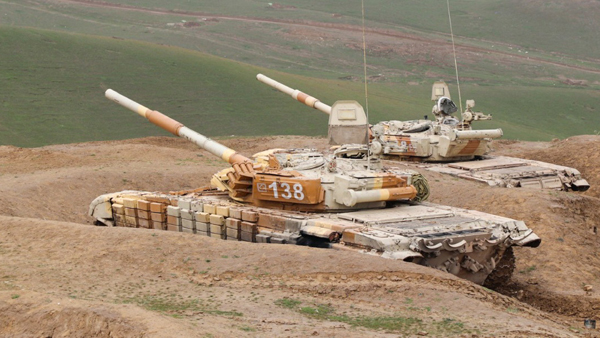 В Баку заявили об уничтожении четырех танков армянских сил в Карабахе
