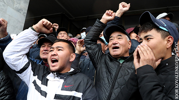 Эксперт рассказал о роли вернувшихся из России мигрантов в киргизских протестах 