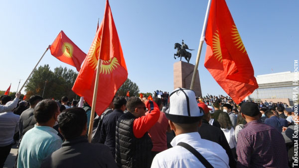 В Киргизии призвали Россию не допустить вмешательства других стран в дела республики