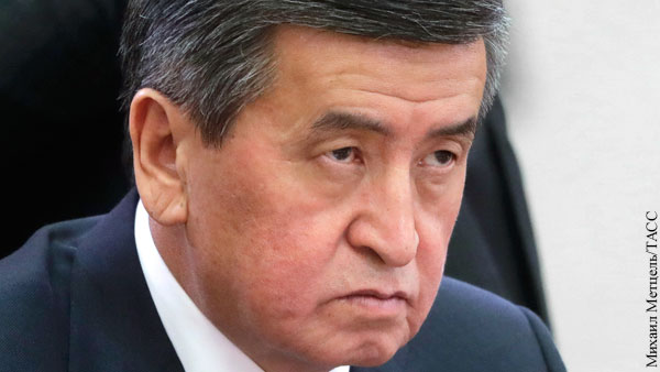 В Киргизии вынесли на обсуждение вопрос об импичменте президента Жээнбекова