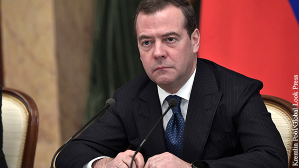 Медведев предложил бесплатно выдавать лекарства по рецептам врачей