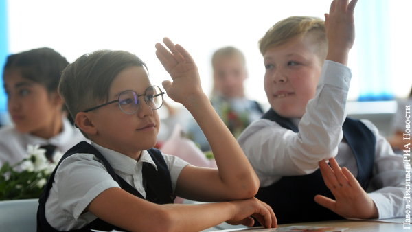 Заслуженный учитель РФ объяснил, почему учащихся младших классов надо вернуть в школы