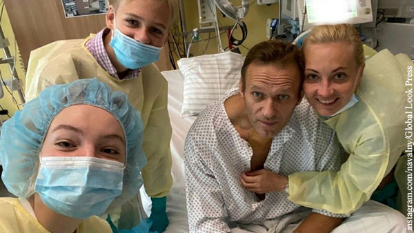 Навальный рассказал, кто оплатил его лечение в Германии