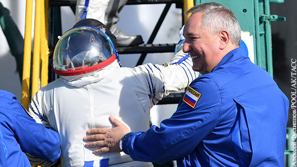 Россия собралась отправлять к Луне экипажи до четырех человек