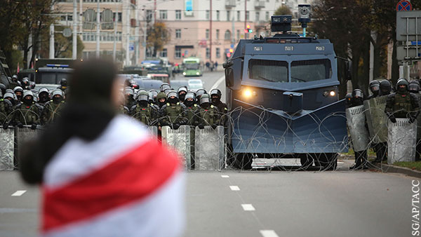 Силовики применили светошумовые гранаты на акции протеста в Минске
