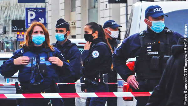 В день памяти убитого учителя во Франции вспыхнули беспорядки