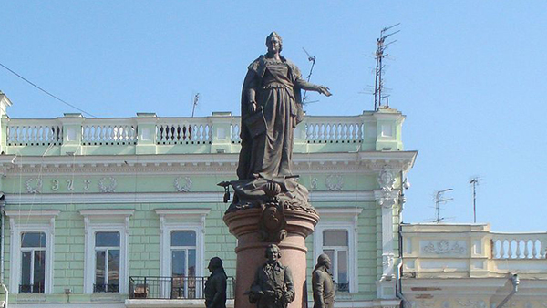 В Одессе потребовали снести памятник Екатерине II