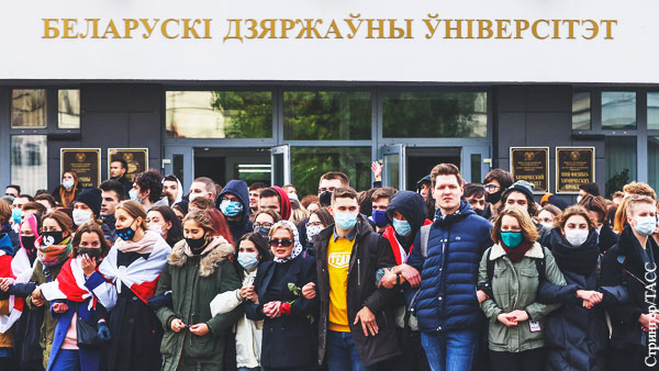 Лукашенко поручил вернуть в вузы отчисленных из-за протестов студентов