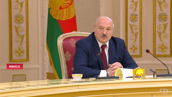 Лукашенко заявил о начале передачи полномочий президента Белоруссии