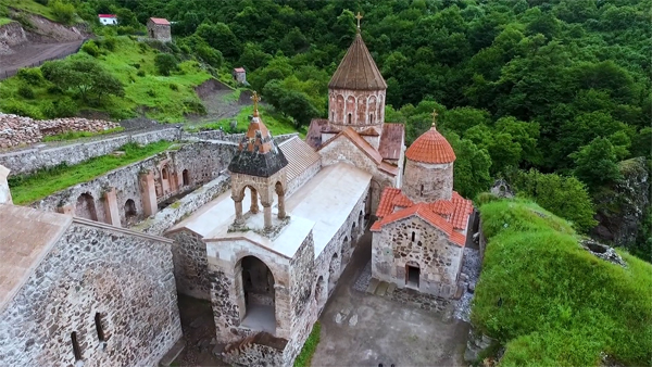Российские миротворцы взяли под защиту храм Дадиванк в Карабахе