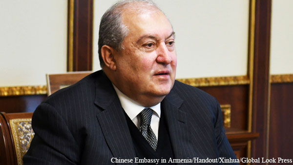 Президент Армении призвал передать власть в стране правительству нацсогласия