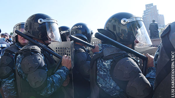 В Ереване начались задержания противников Пашиняна