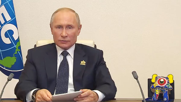 В Кремле объяснили происхождение фигурки на столе Путина на саммите АТЭС
