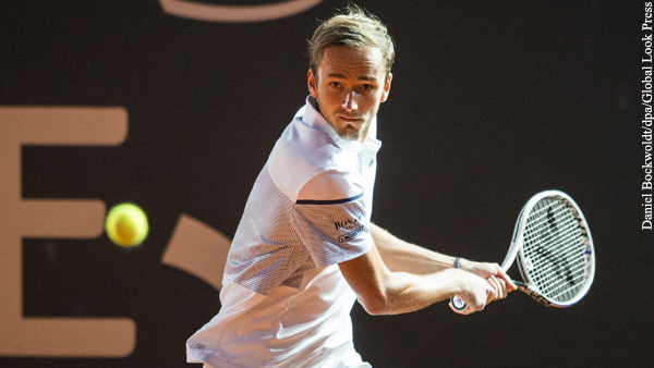 Теннисист Медведев впервые одержал победу над испанцем Надалем
