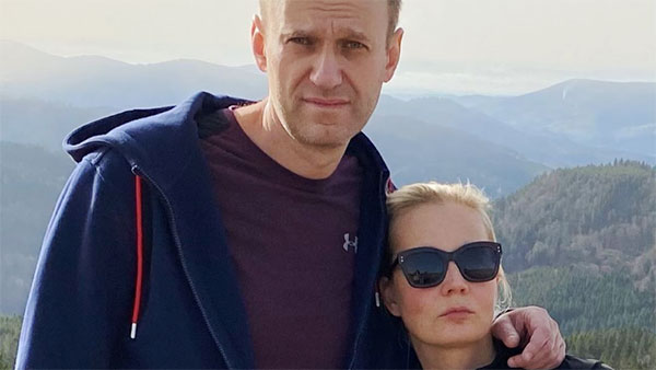 Стало известно о планах Запада заменить Навального женой