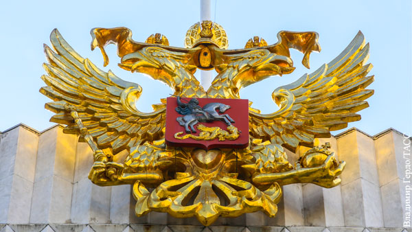 В России отмечают День государственного герба