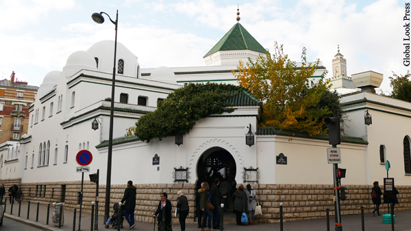 Власти Франции пригрозили закрыть 76 мечетей