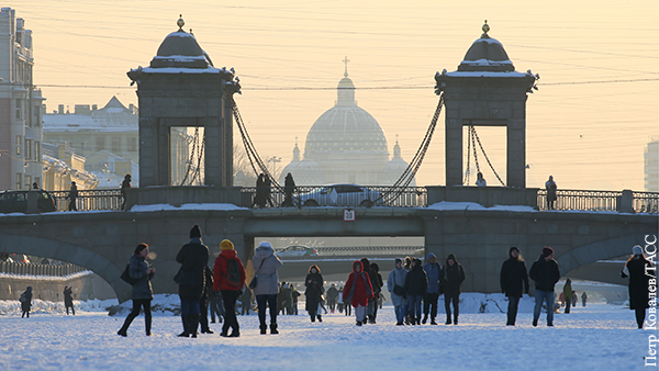 Власти Петербурга попросили туристов не приезжать на новогодние праздники