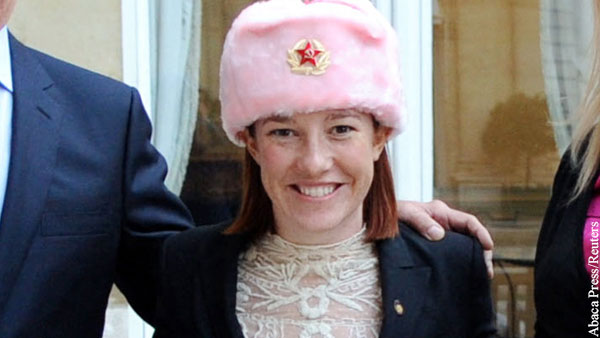 Псаки припомнили фото в шапке с советской символикой