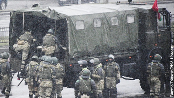 Силовики начали стягиваться в центр Минска перед акцией оппозиции