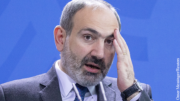 В Армении оценили вероятность ухода Пашиняна в отставку 