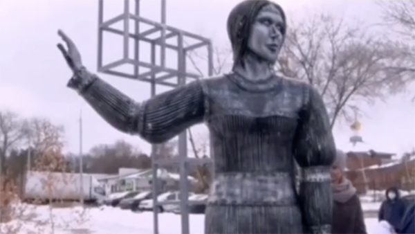Власти Нововоронежа объяснили появление «пугающего» памятника Аленке