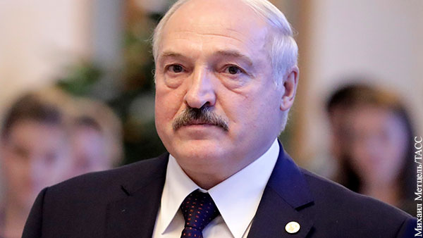 Лукашенко: Раскрытая террористическая группа тоннами везла оружие через Украину