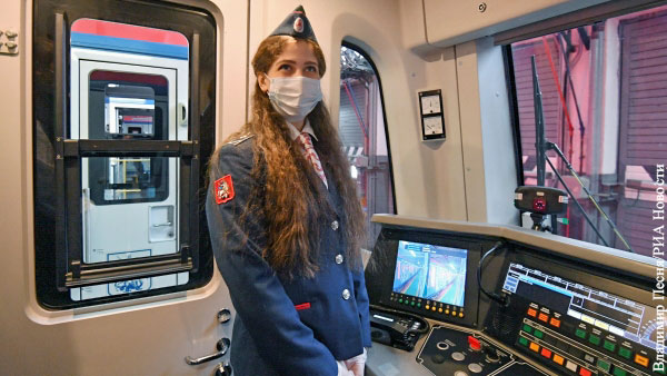 Женщины-машинисты впервые в современной истории России вышли на работу в метро Москвы