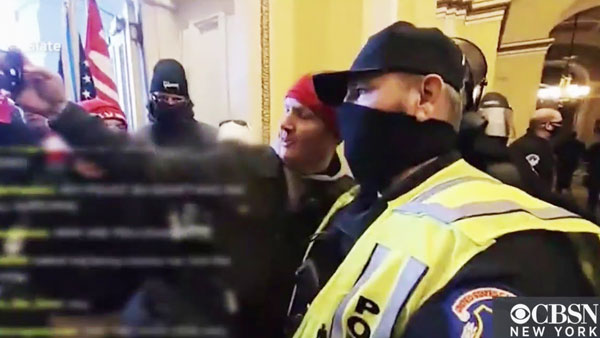 Полицейских отстранили из-за предполагаемого участия в беспорядках в Вашингтоне