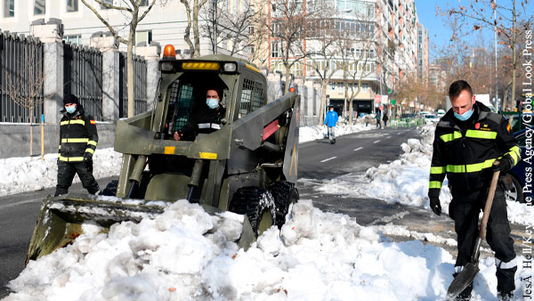 Снегопад сделал Мадрид зоной катастрофы