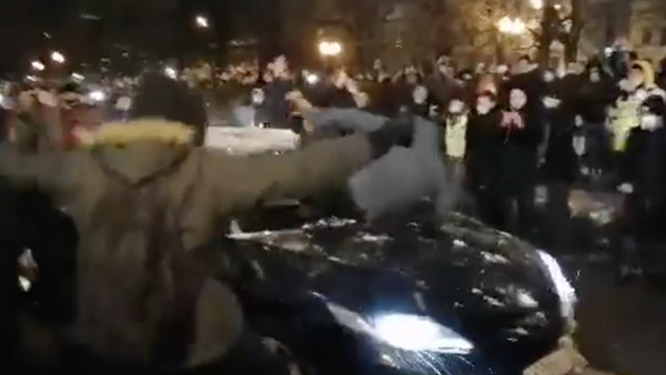 В Москве водителю машины с мигалкой выбили глаз на протестной акции