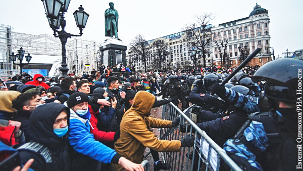Путин указал на опасность незаконных акций протеста