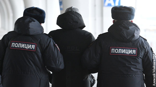 За насилие в отношении полицейских на незаконной акции в Москве задержаны два уроженца Калмыкии
